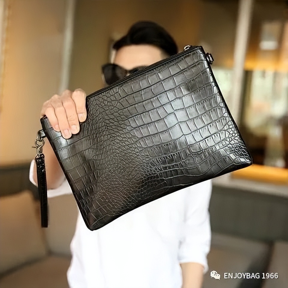 给女大学生买包包合适吗,男女生包包的区别