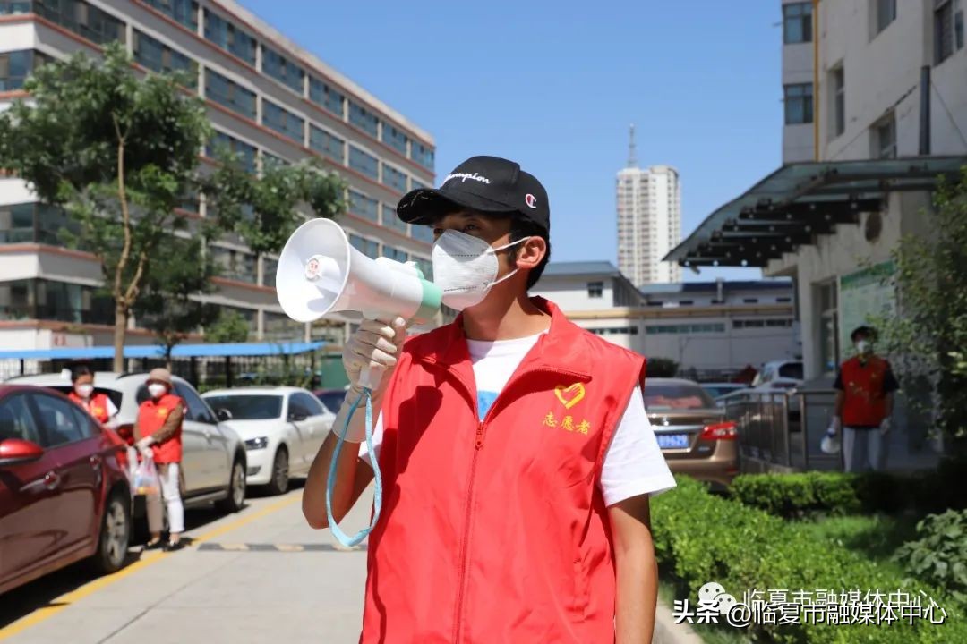 临夏市：小家大爱！母子档姐弟兵，抗疫一线的“全家总动员”