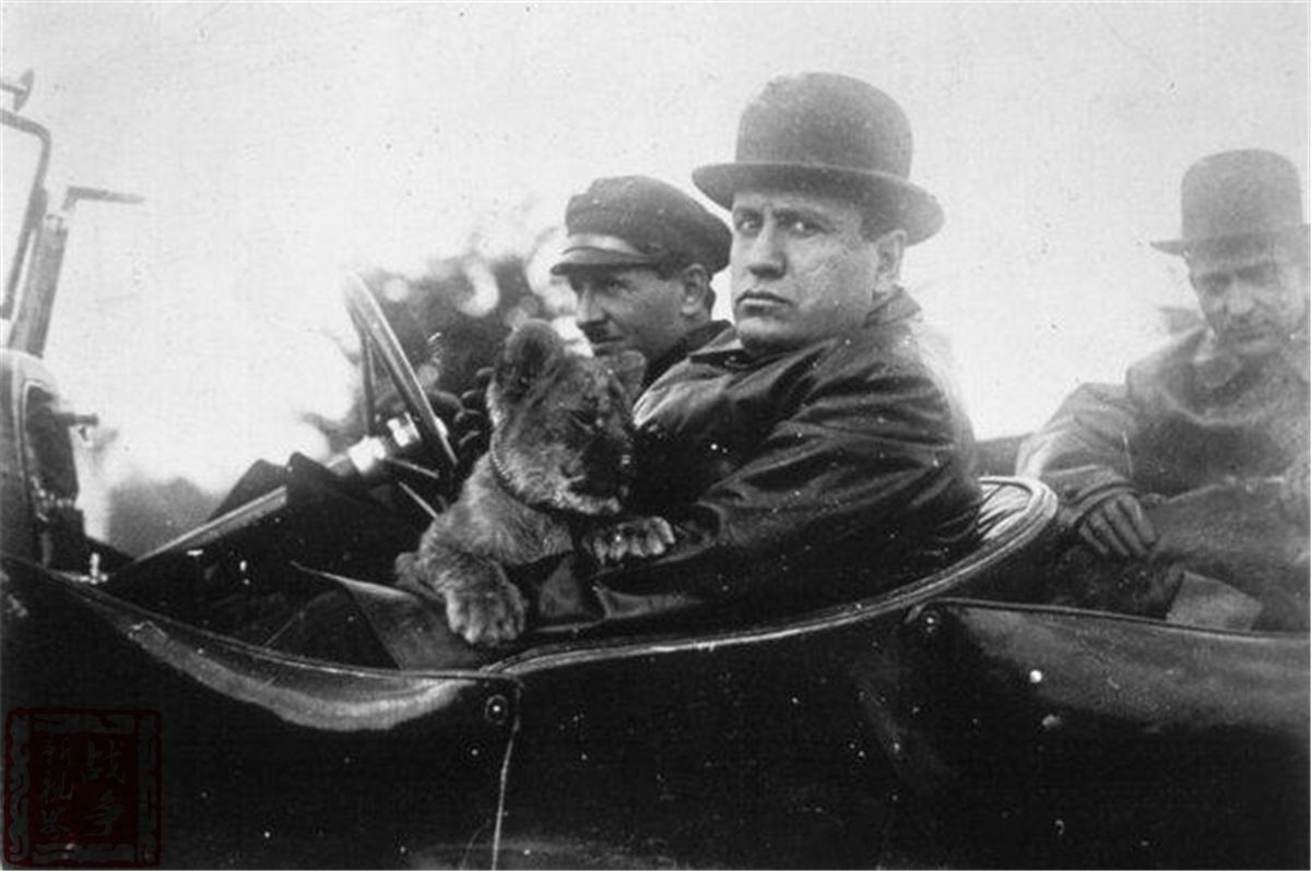 墨索里尼在意大利人心中的位置,墨索里尼怎么下台的