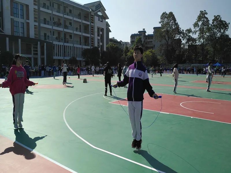 走出5院士1美女主播，广西1中学毕业典礼展风采，蟾宫折桂创佳绩