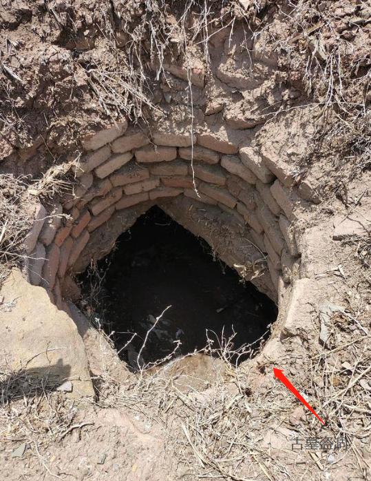 坟墓上有洞是什么寓意,坟口有洞预示什么