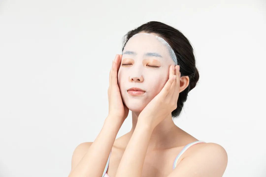 中年女士敷面膜有什么好处,揭秘冬季敷面膜的正确打开方式