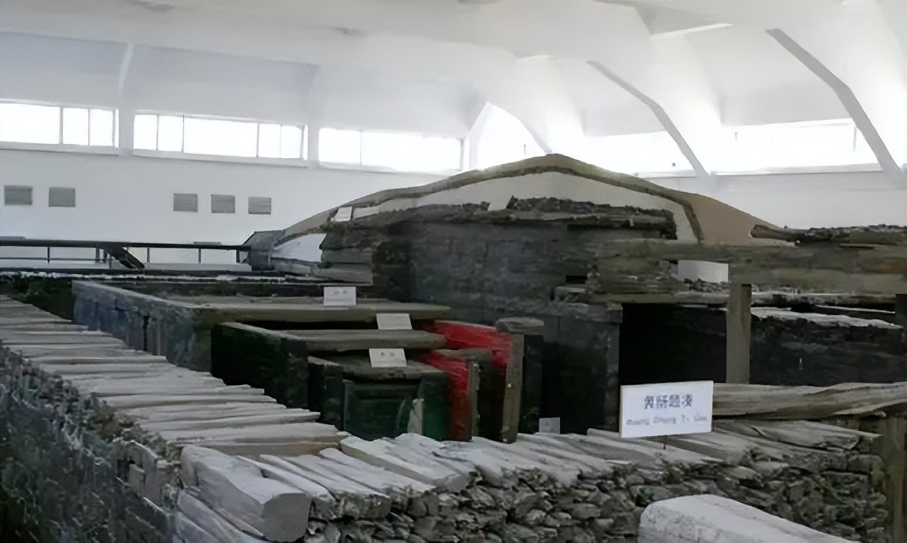 1972年到1974年发现的什么墓,1972年到1974年挖掘的墓