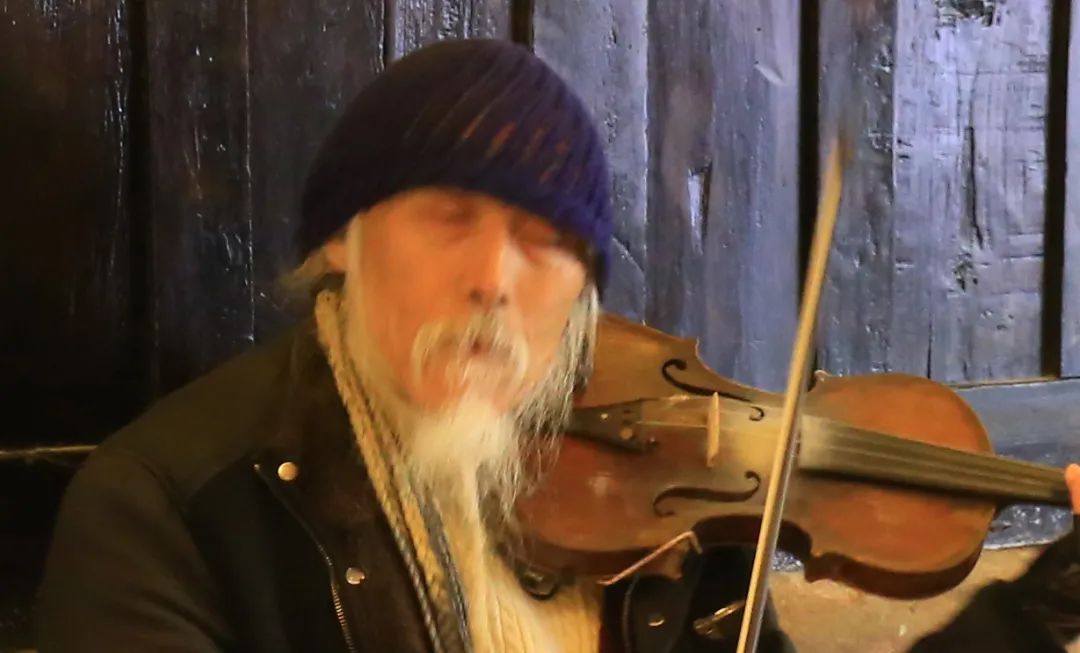 f4和f2.8差距很大吗,f4和f2.8光圈区别多大