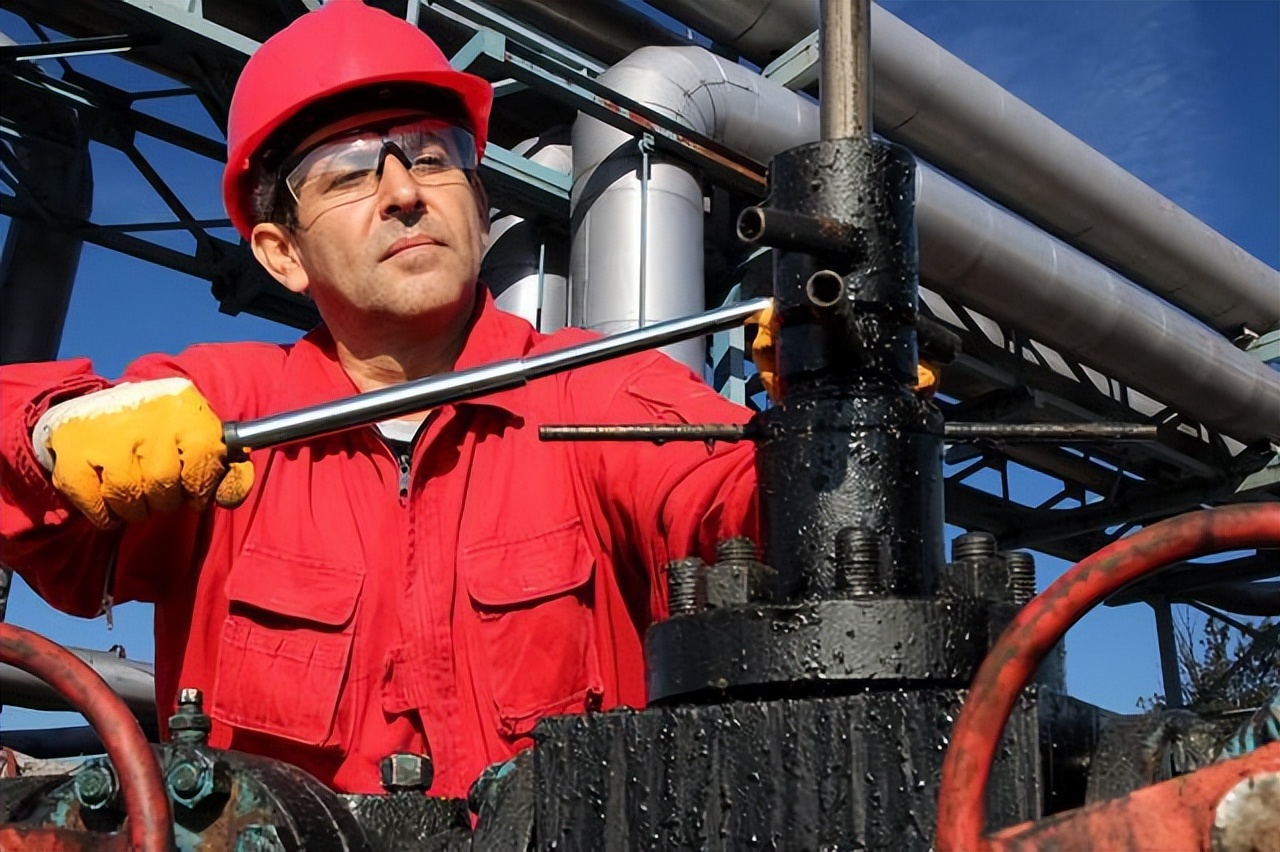 印度买俄罗斯石油多少钱一桶,俄罗斯卖给印度的石油每桶多少钱