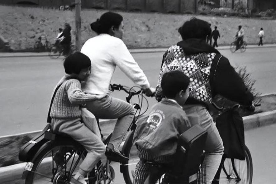 “凤凰牌”自行车作为时代的产物，至今没消失，它在我国什么地位？