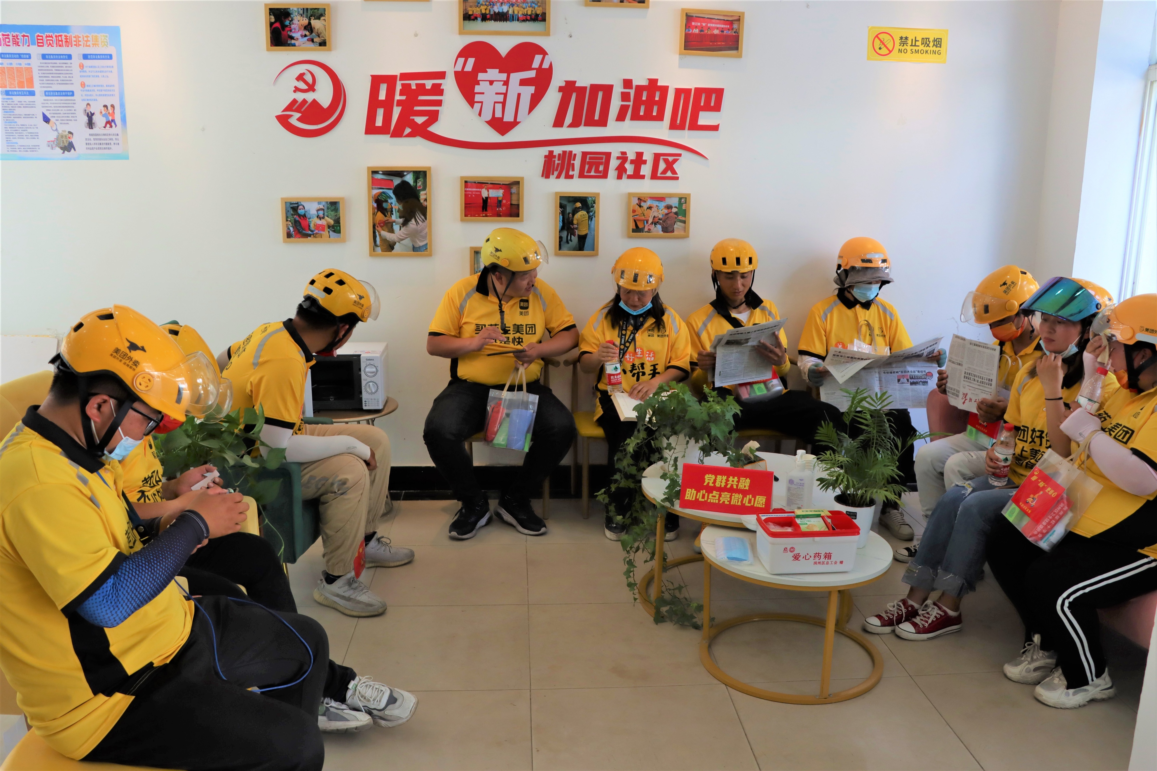 镇江桃园社区“暖‘新’加油吧”美团外卖驿站启用