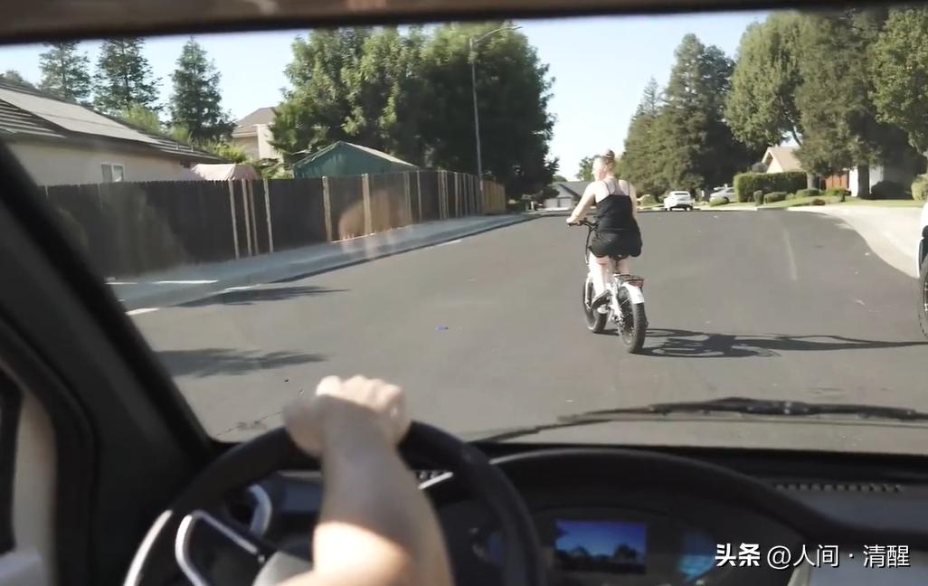 美国小伙从中国网购一辆玩具车,男子5000美元网购老年车