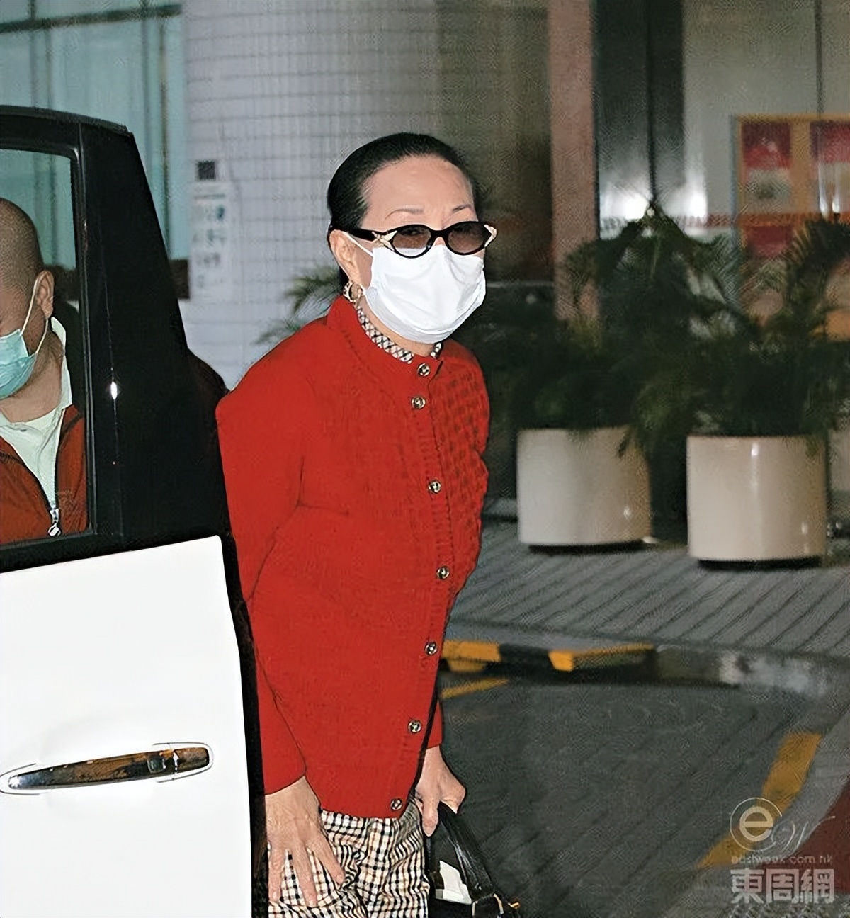 蓝琼缨因为什么去世,赌王二太蓝琼缨传奇的一生