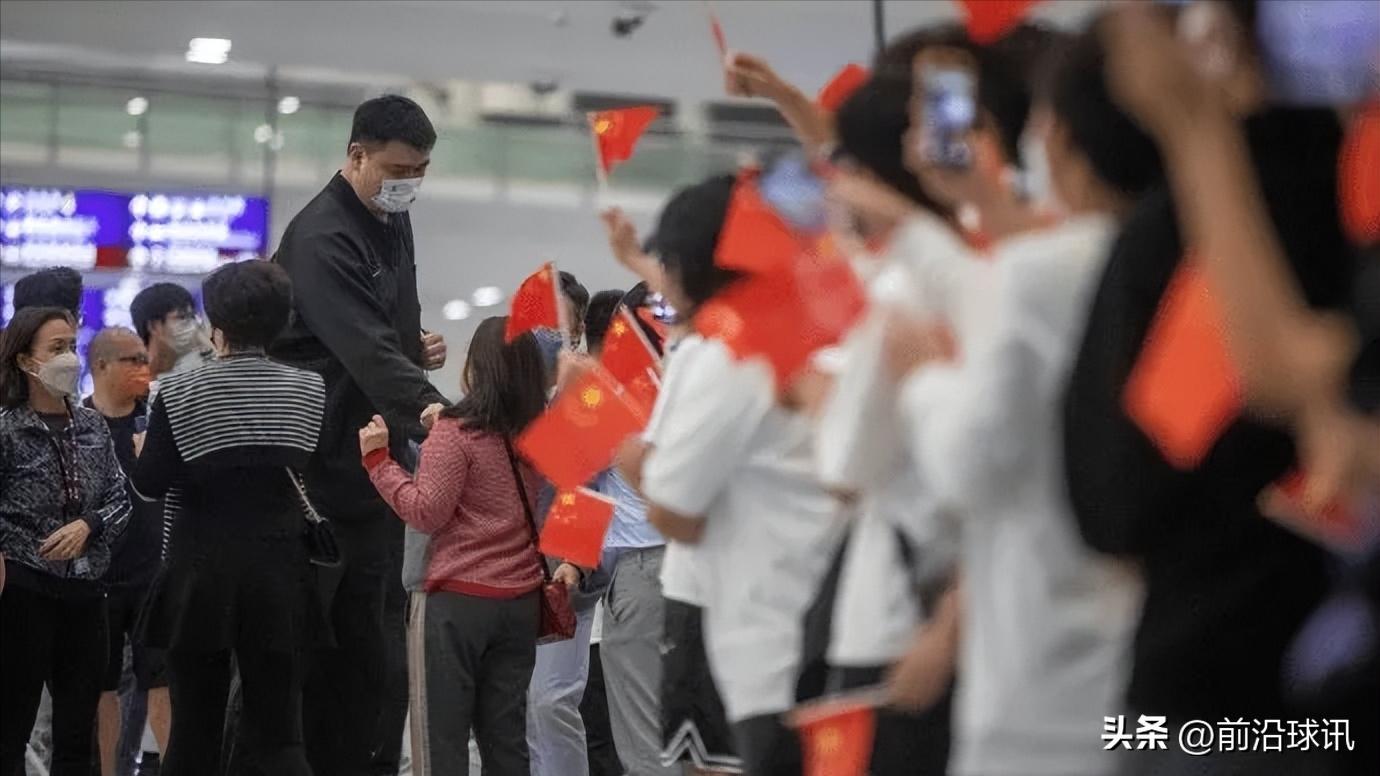 男篮抵港，姚明人气爆棚，乔帅核心战术被扒，球队先游玩放松！