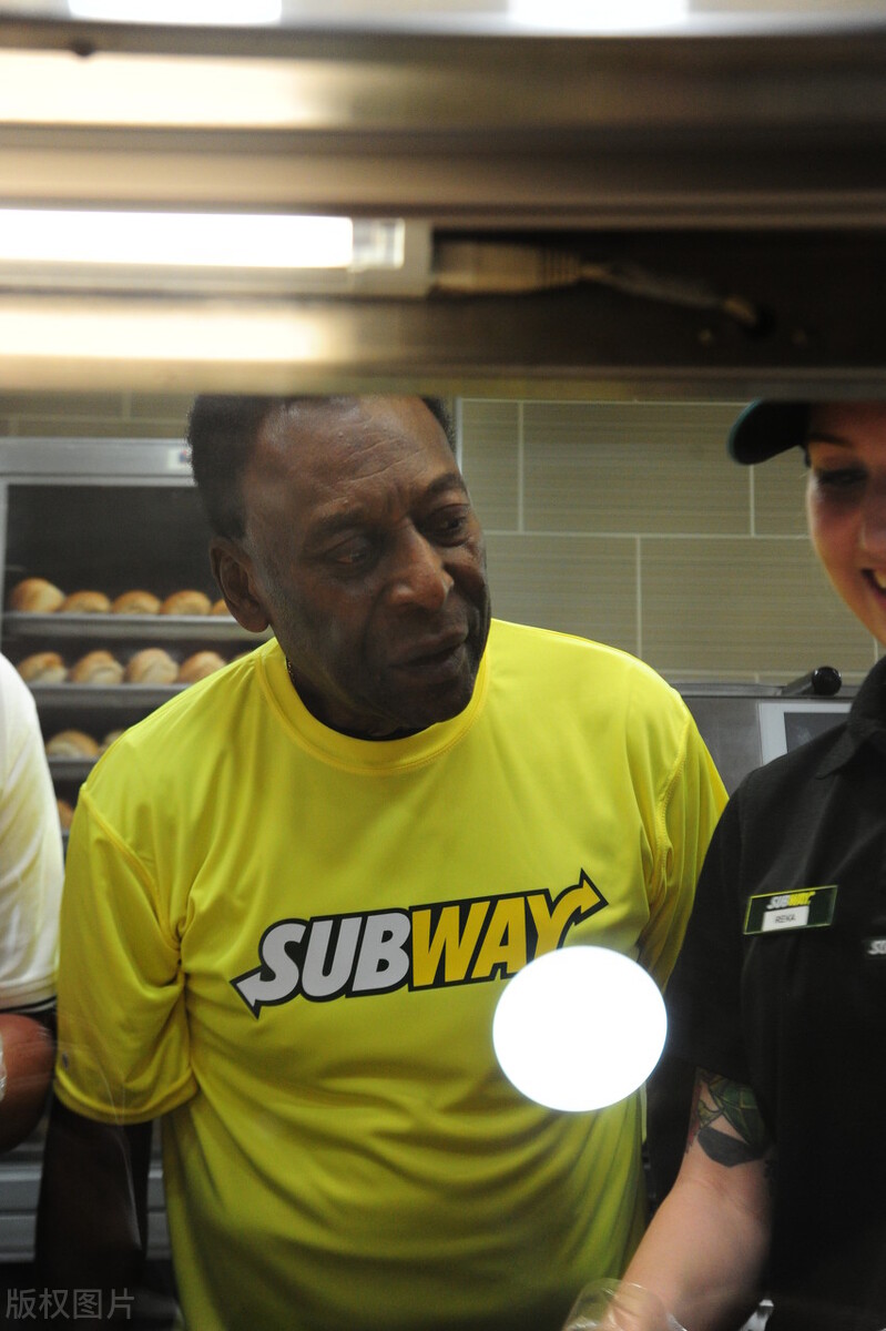 梅西的历史地位会超越马拉多纳,梅西如果退役了会引起多大的轰动