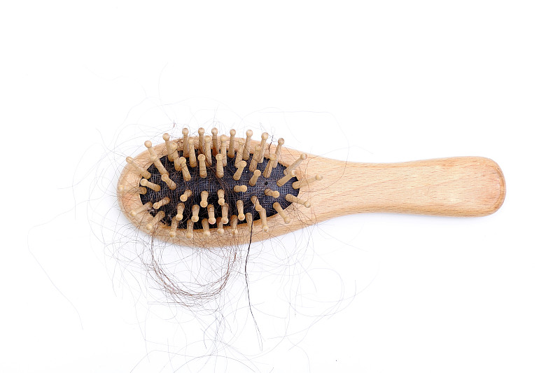 头发细软塌发量少适合什么发型女,头发少自然卷细软适合什么短发型