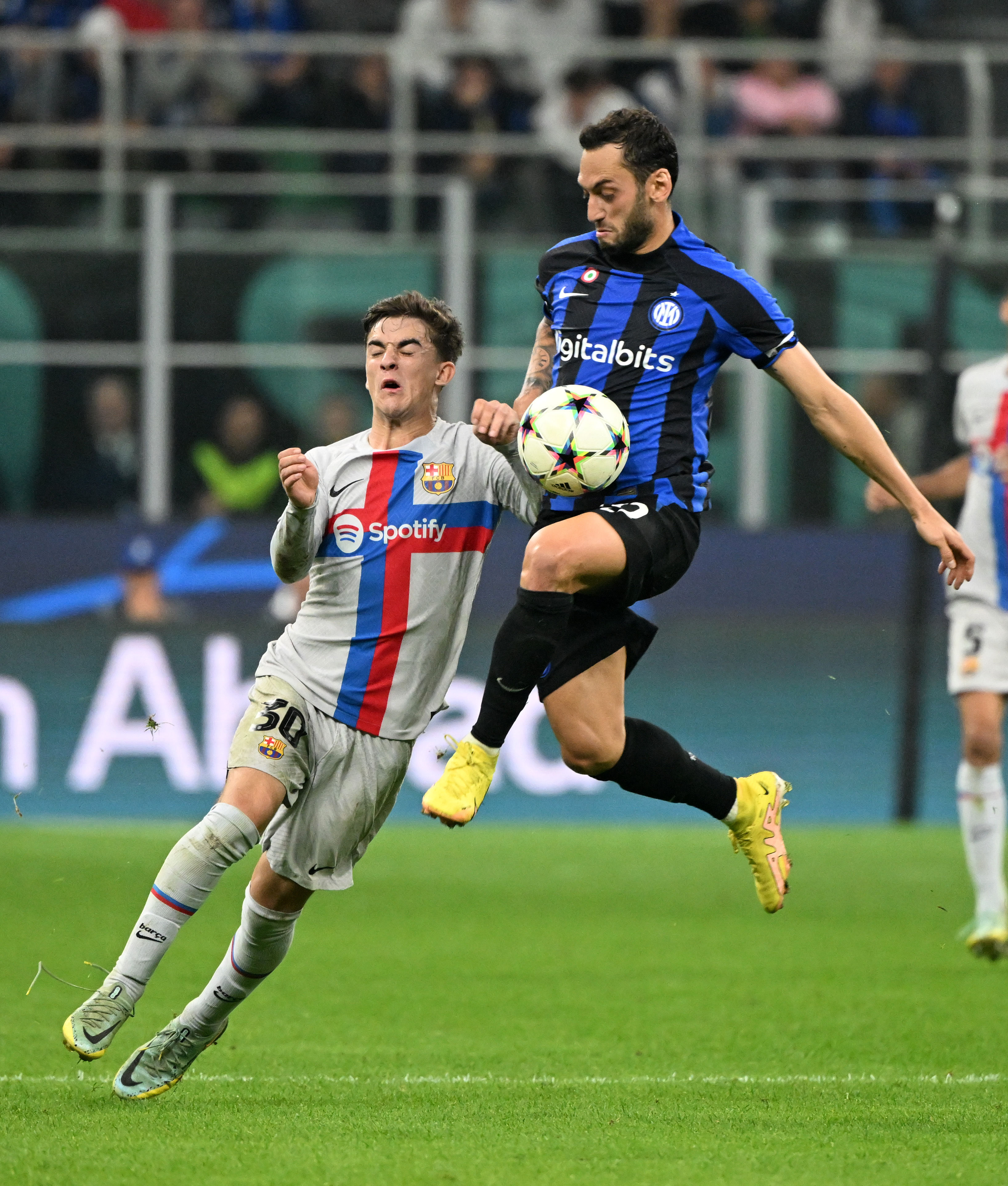 历届欧冠决赛录像回放,足球是圆的后续