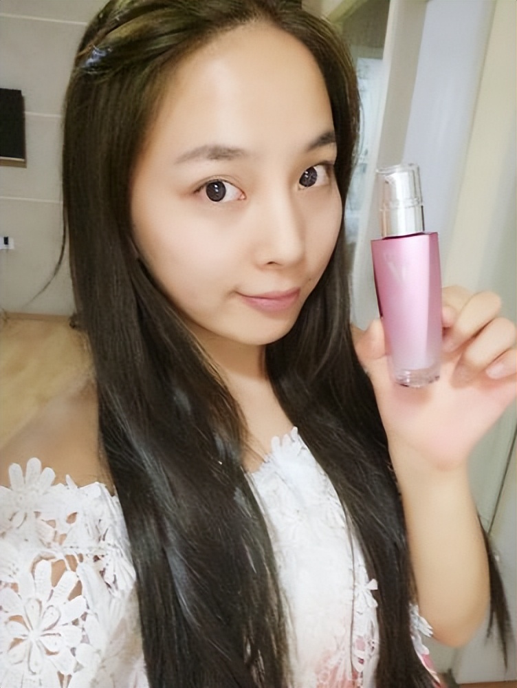 你还天真的认为国货护肤品不行？这4款水乳补水效果超棒，还不贵