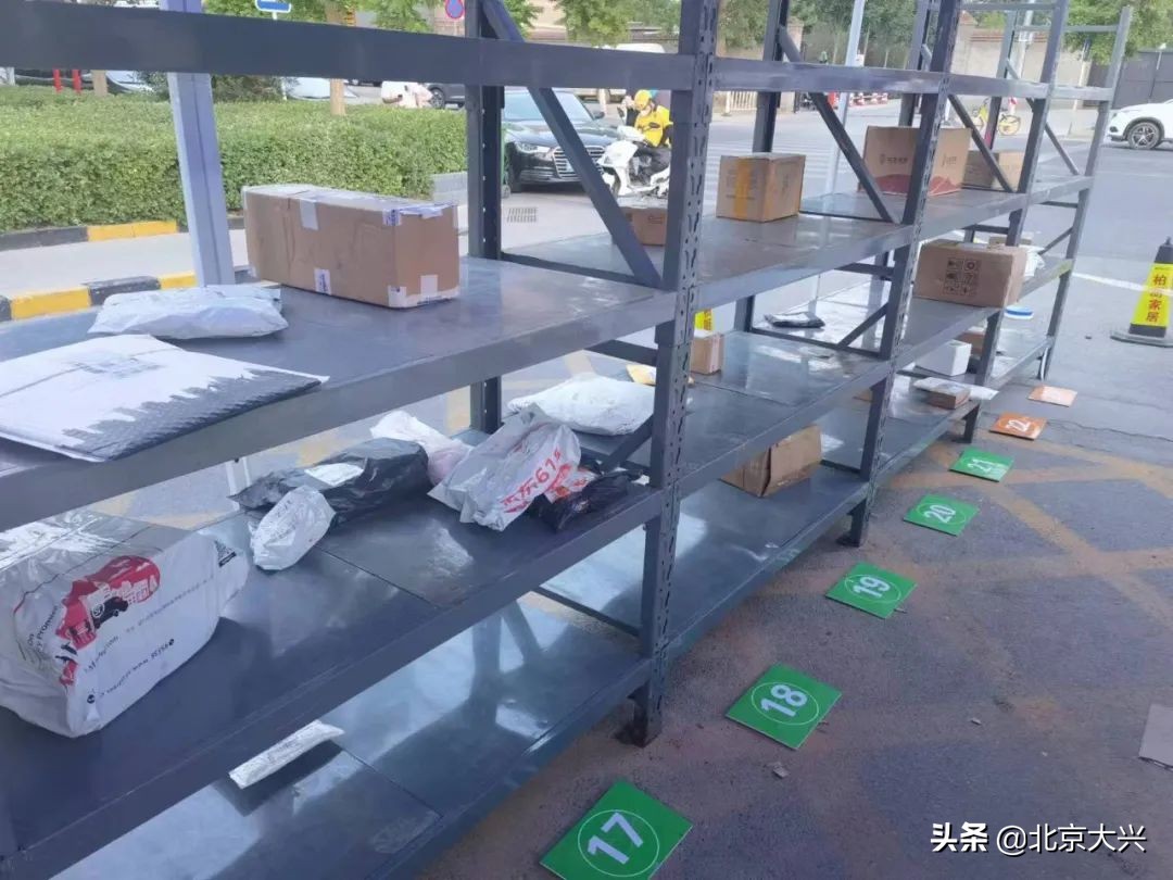 旧宫镇架起“安全亭”护航快递外卖配送最后“100米”