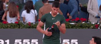 新生代小帅哥阿尔卡拉斯，被纳豆和小德宠溺的网坛小鲜肉