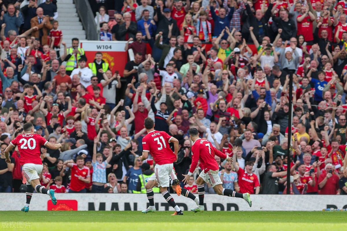 c罗帽子戏法送伊布回家,c罗跟梅西谁帽子戏法多