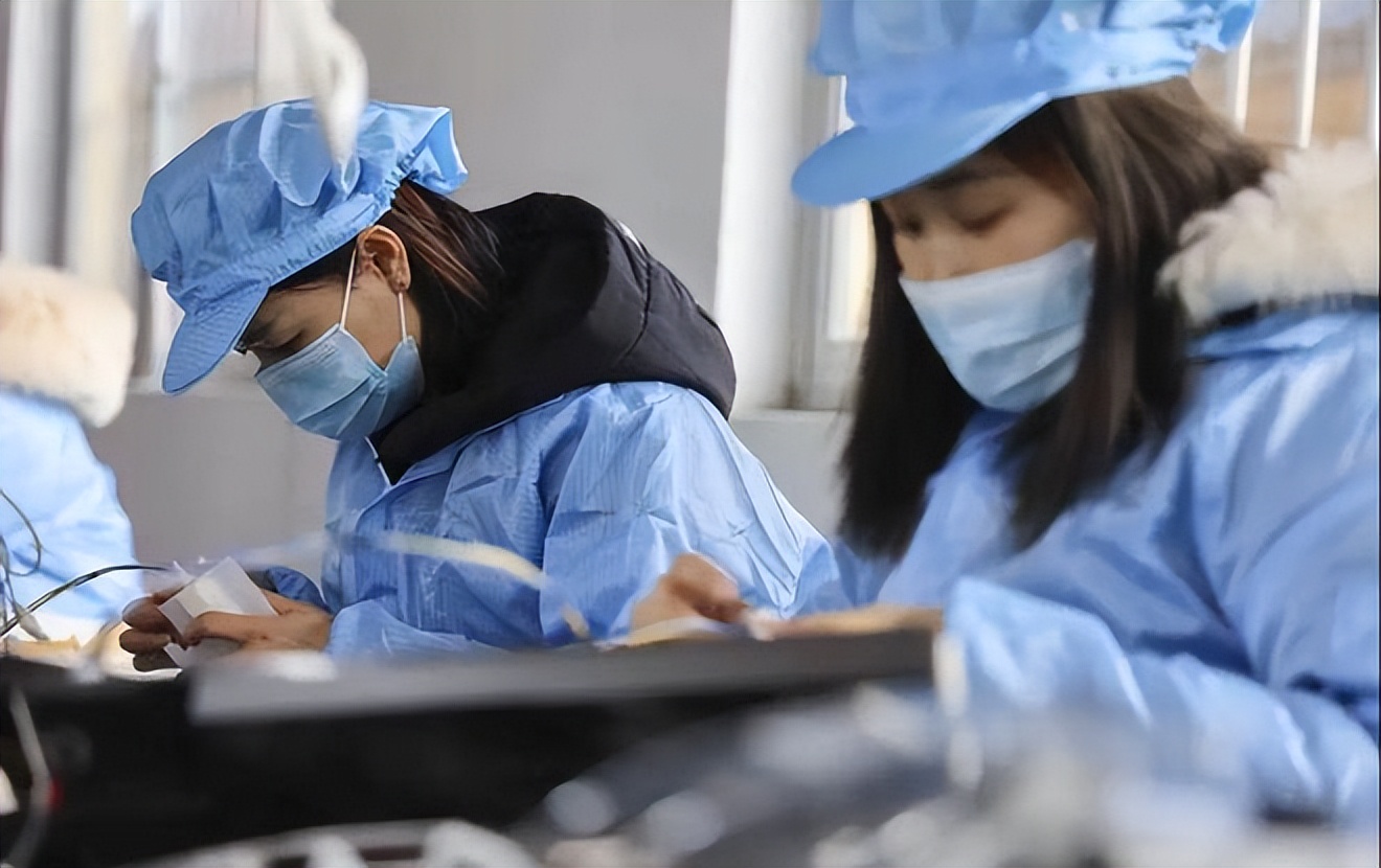 工厂故事:我,小学文凭进工厂,却爱上了生产车间男技术员