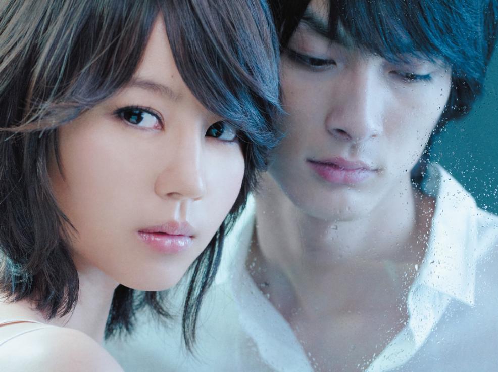 人气顶峰期闪婚引退,六年未见的“日剧女神”与丈夫带娃出街