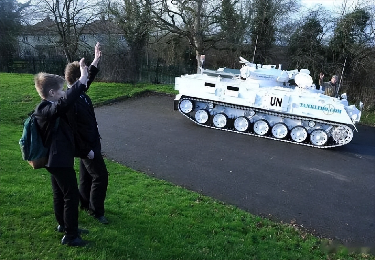 英国一名男子买了一辆坦克,英国男子花300镑