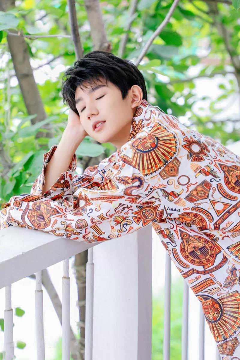 王源图片手机壁纸手控,王源壁纸女生专用高清