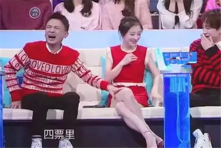 摸腿、陪酒、绝育、自杀，娱乐圈的*规则潜**，“毁”了多少女孩？