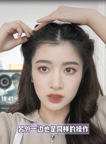 别再披头散发了教你一招秒变女神,今年别再披头散发了三款减龄发型