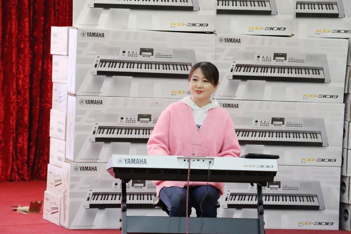 情暖夕阳爱心捐赠雅马哈电子琴捐赠活动在临沂市老年大学成功举办