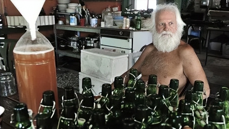 澳大利亚破产富豪独居荒岛25年,澳洲百万富翁荒野求生23年