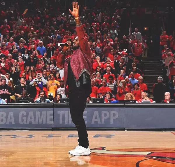 新UB来了？中底厚度惊人，boost纹理改变，阿迪这次够惊喜