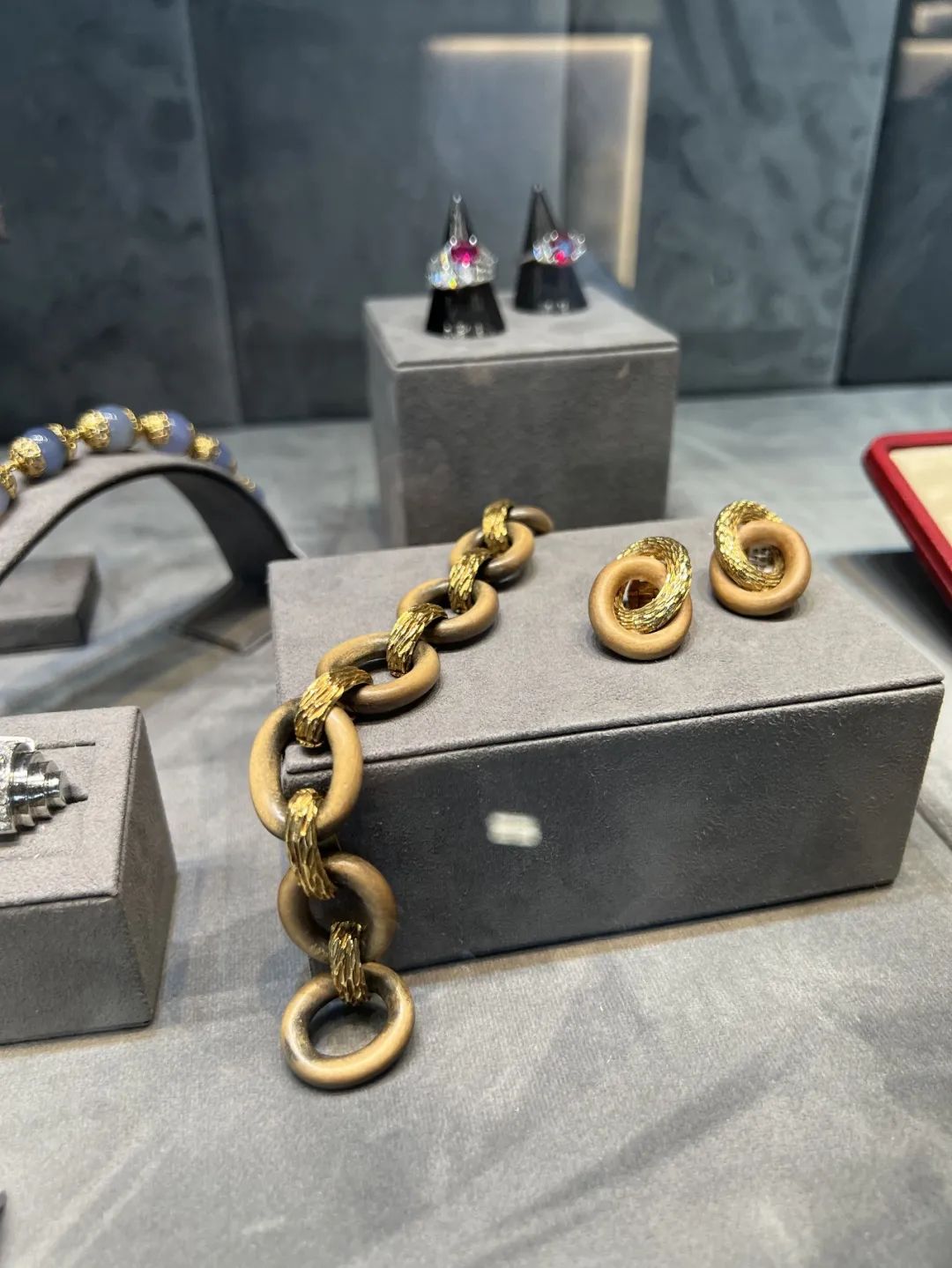 时隔3年又来日内瓦珠宝展大寻宝，竟然还见到了JAR真身！