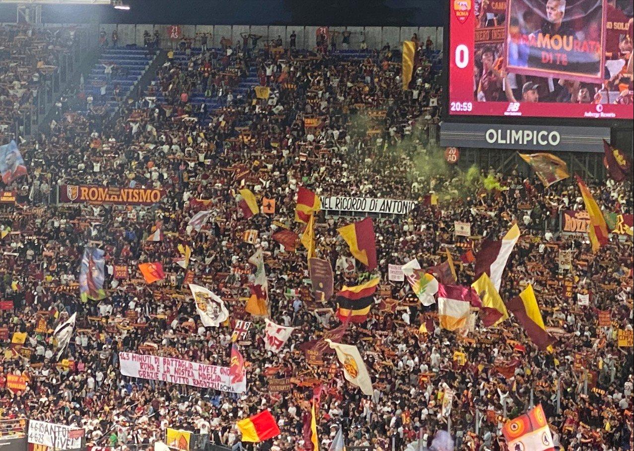 补时14分钟,依然无法阻挡穆里尼奥前进,哨响后,迪巴拉闭上眼睛