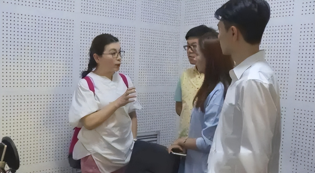 央视主播李瑞英儿子坠楼,央视新闻主播李瑞英怎样了