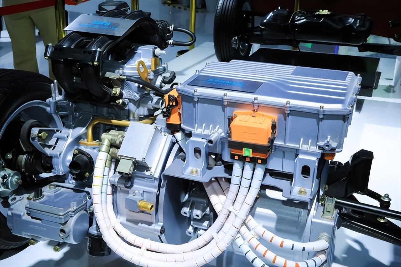 燃油车和新能源电动汽车,开了三年新能源车和燃油车相比