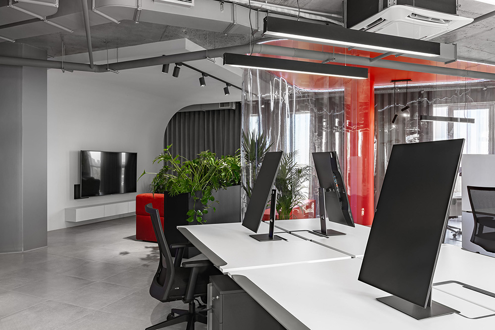 红蓝渐变手机游戏开发公司基辅办公设计欣赏