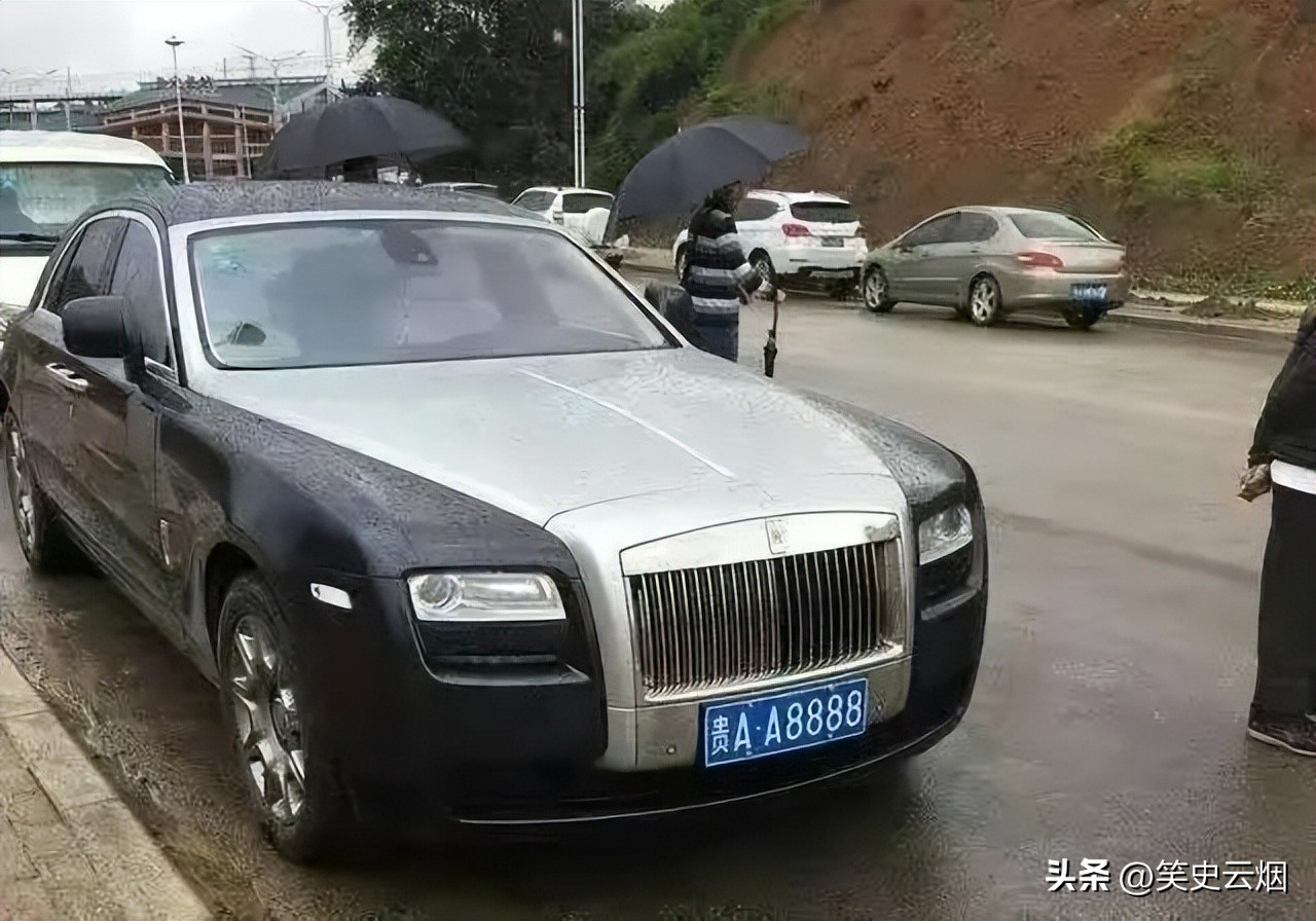 大儿子楼盘烂尾小儿子砸了招牌,大儿子房子被砸