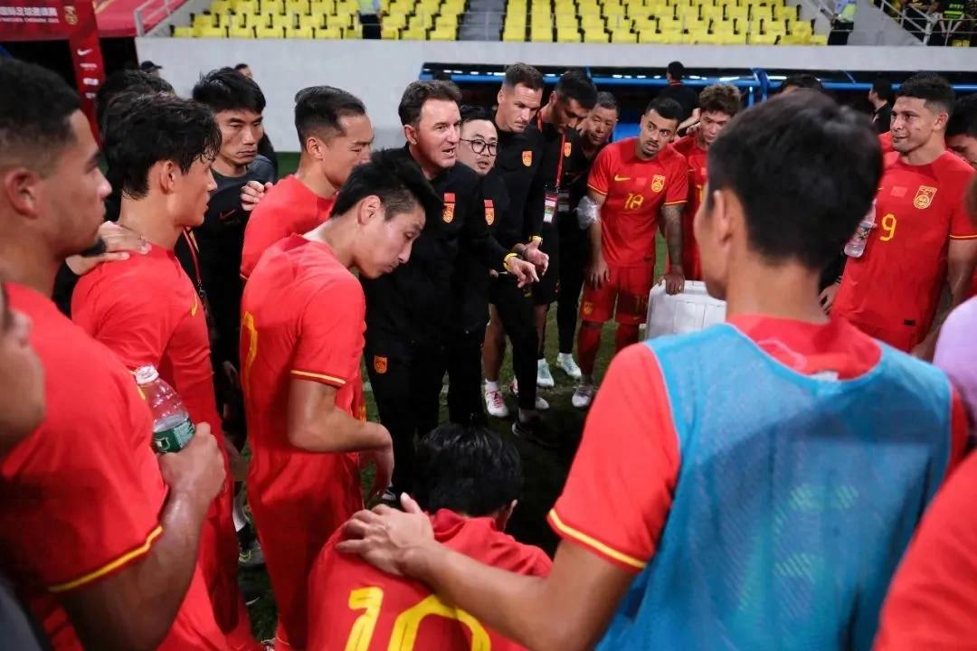 国足0-1不敌叙利亚球迷反映,国足输球后球迷反应完整版