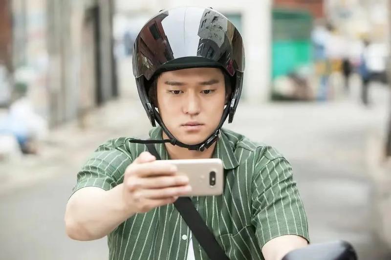 北京白天送快递晚上送外卖赚多少,快递小哥送快递工作