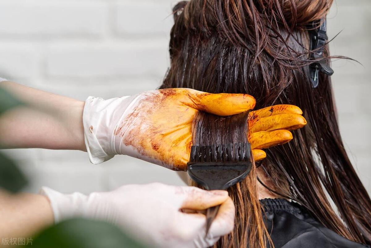 染完颜色盖不住白发是什么原因？该怎么办？教你4招解决！