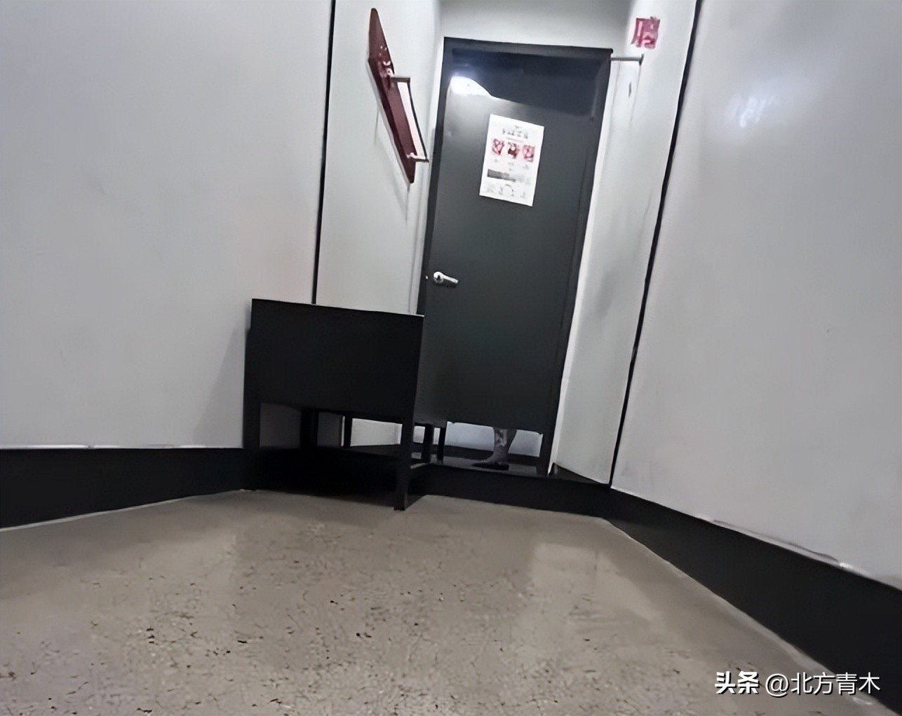 在nike试衣间被偷拍,女子在商场试衣间被偷拍