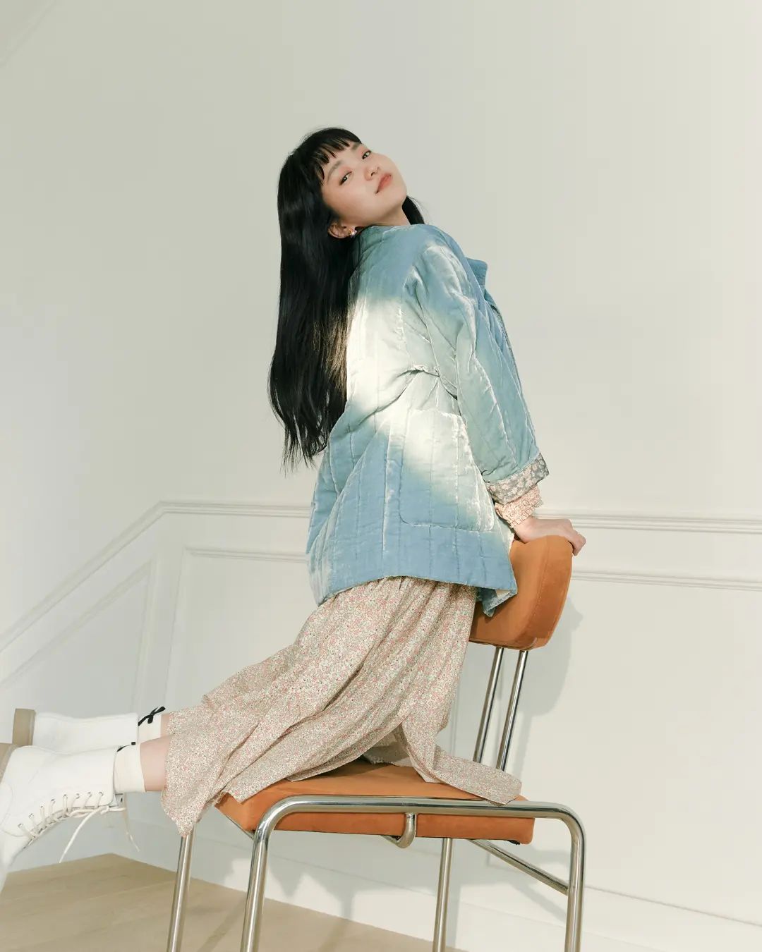 飘逸长裙与马卡龙色系，跟着金泰梨这样搭，轻松穿出文艺女孩