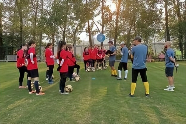 足球教练体罚女球员,辽宁女足教练涉强制猥亵罪被捕