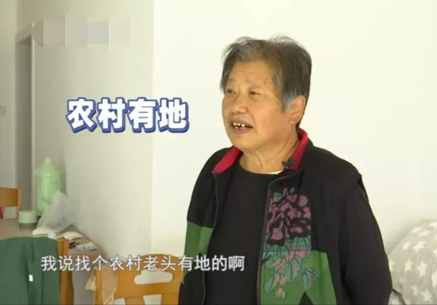 69岁女子杨某相亲70岁男子陈某，交谈甚欢，哪料杨某说存款得上交