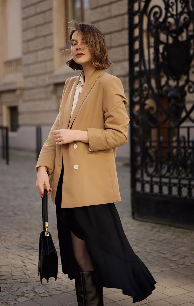 驼色连衣裙搭配的高级穿法,原来都这样穿驼色太年轻洋气了