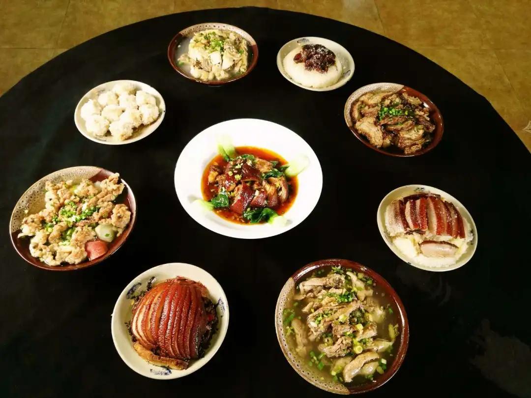 本地美食推荐网红餐厅春节 (春节不打烊网红餐厅)