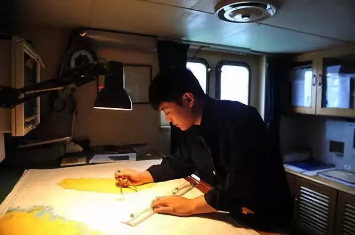 海运船员的一天工作生活,船员怎么在船上工作的