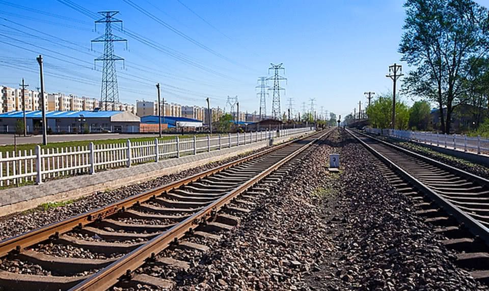 高铁速度太快撞上大石头怎么办,高铁速度那么快遇到大石头怎么办