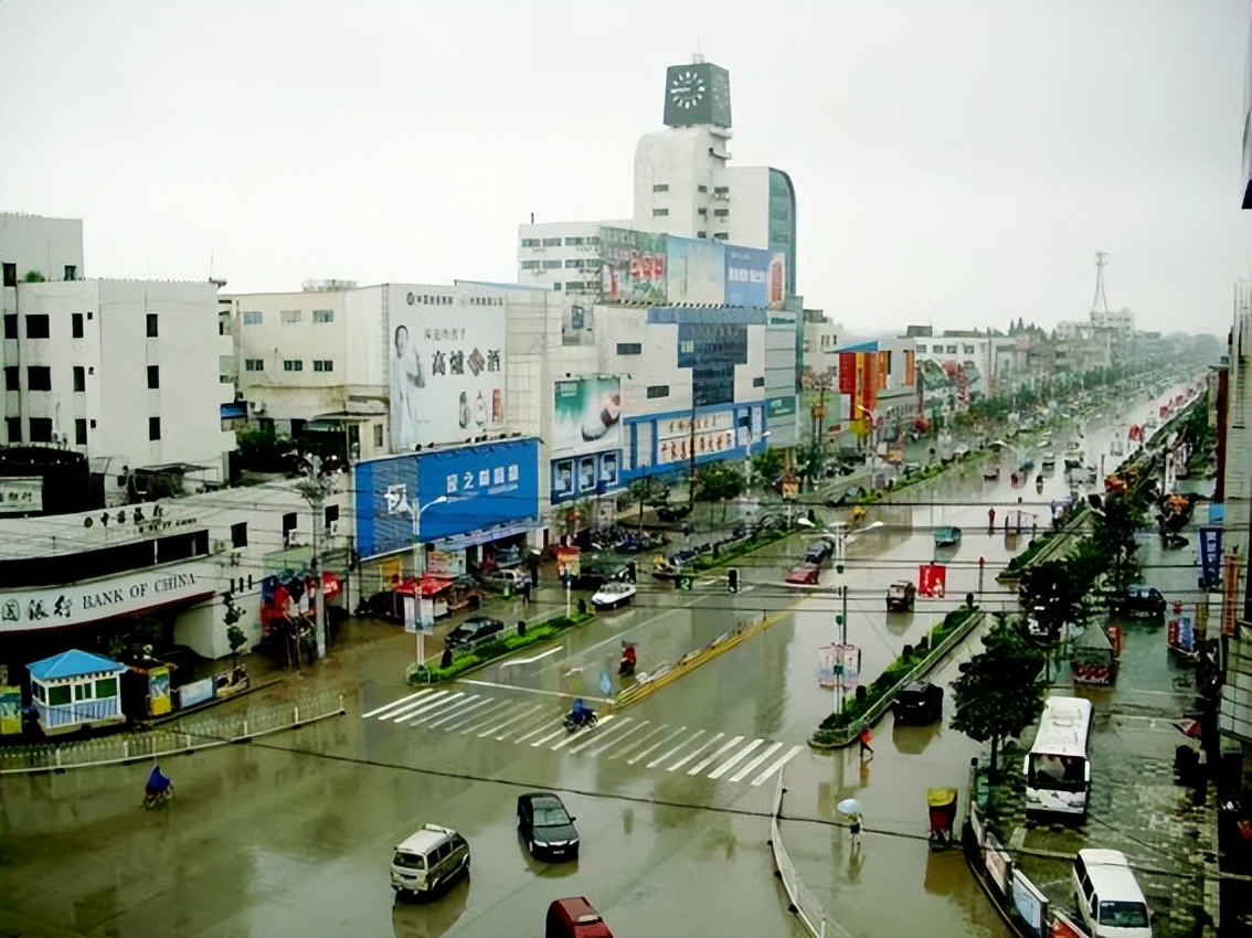 《狂飙》都不敢这样拍：安徽某贫困县“刘书记”与表妹苟且贪千万