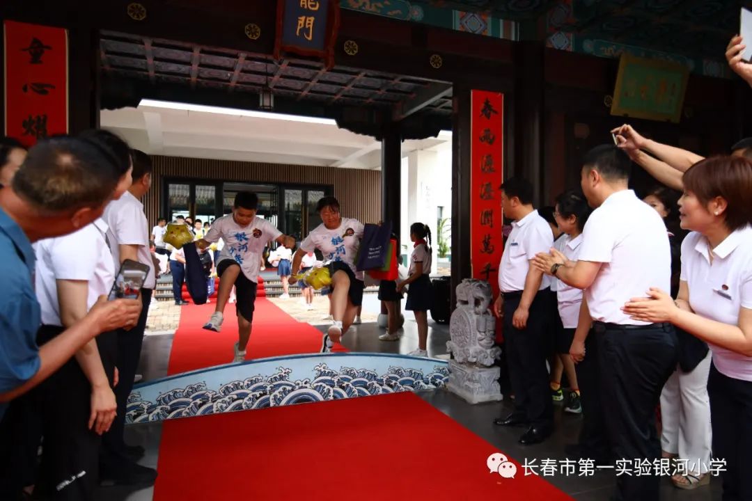 小学毕业典礼的超燃视频,最棒的小学毕业典礼