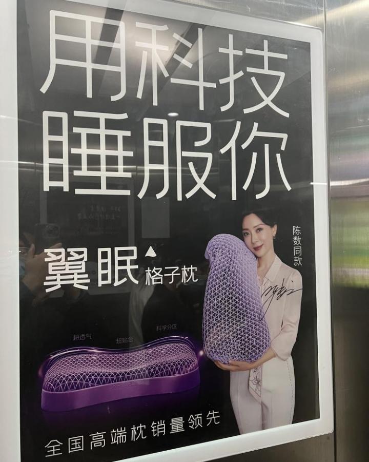 自称名牌制造机，低俗擦边*脑洗**，红制作背后有一条品牌催肥产业链